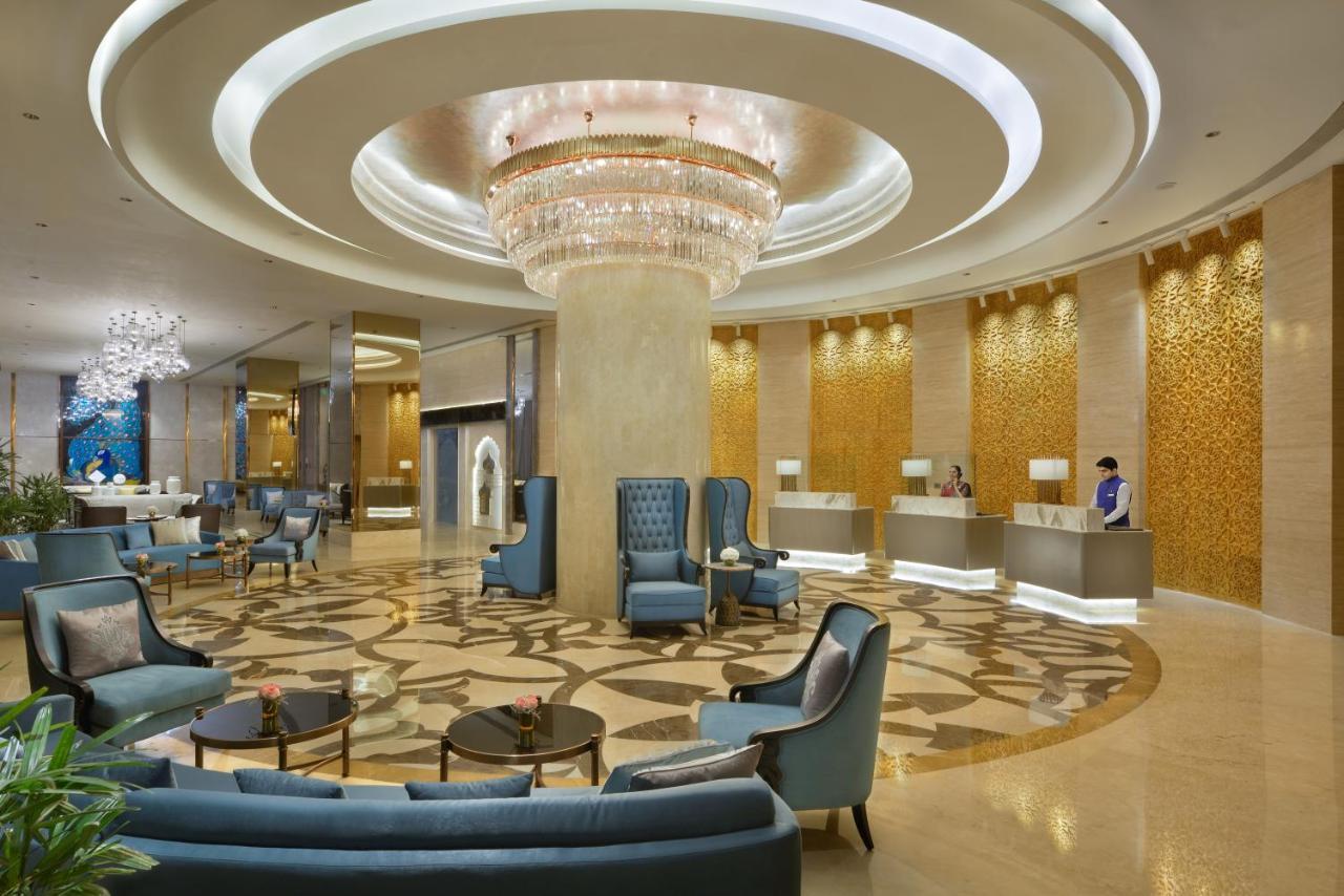 Hotel Taj Skyline Ahmedabad Esterno foto Lobby