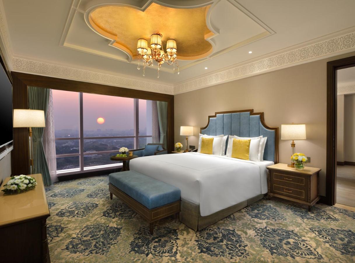 Hotel Taj Skyline Ahmedabad Esterno foto Presidential Suite