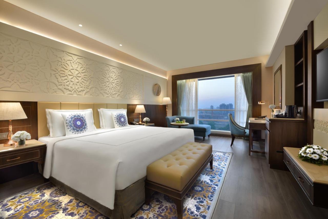 Hotel Taj Skyline Ahmedabad Esterno foto