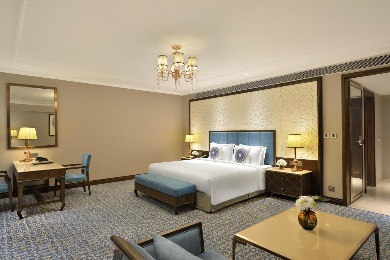 Hotel Taj Skyline Ahmedabad Esterno foto