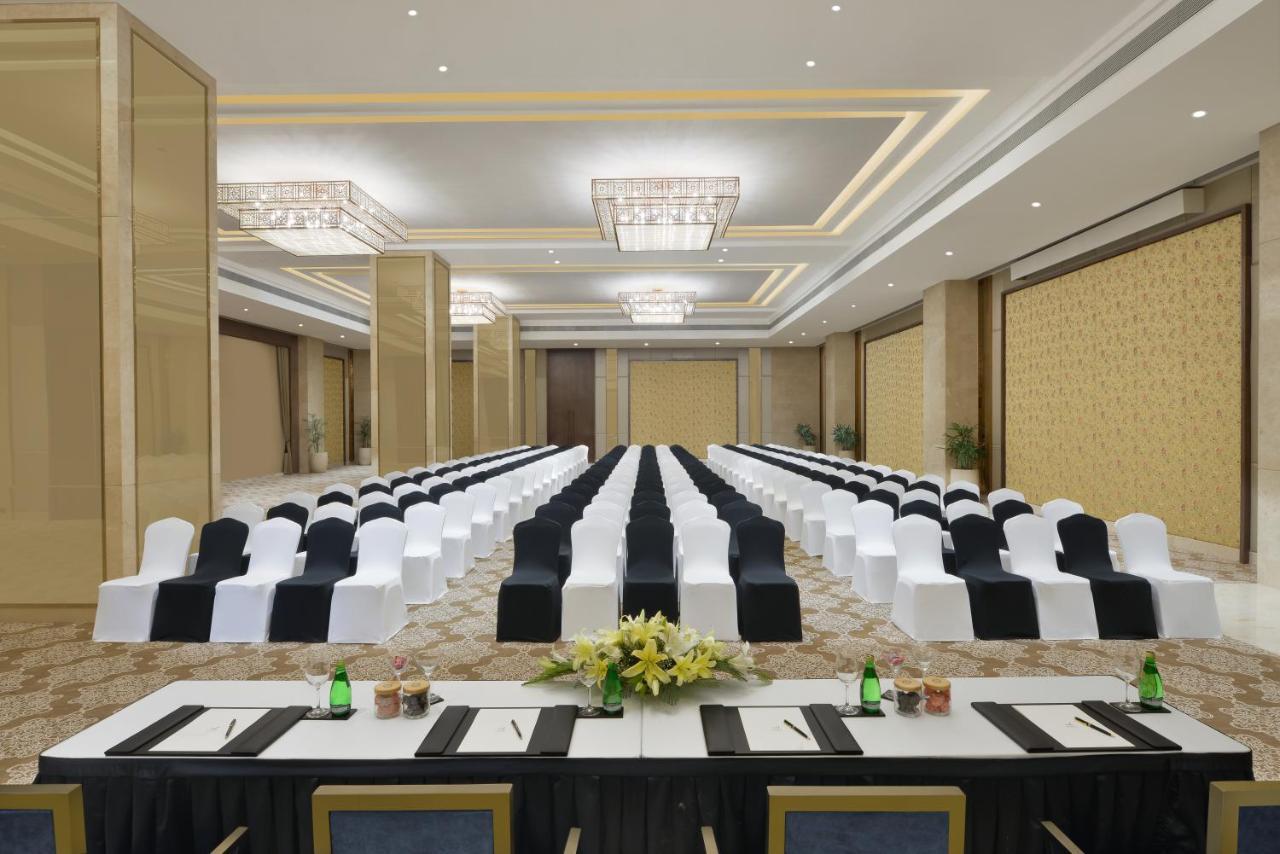 Hotel Taj Skyline Ahmedabad Esterno foto The Grand Ballroom