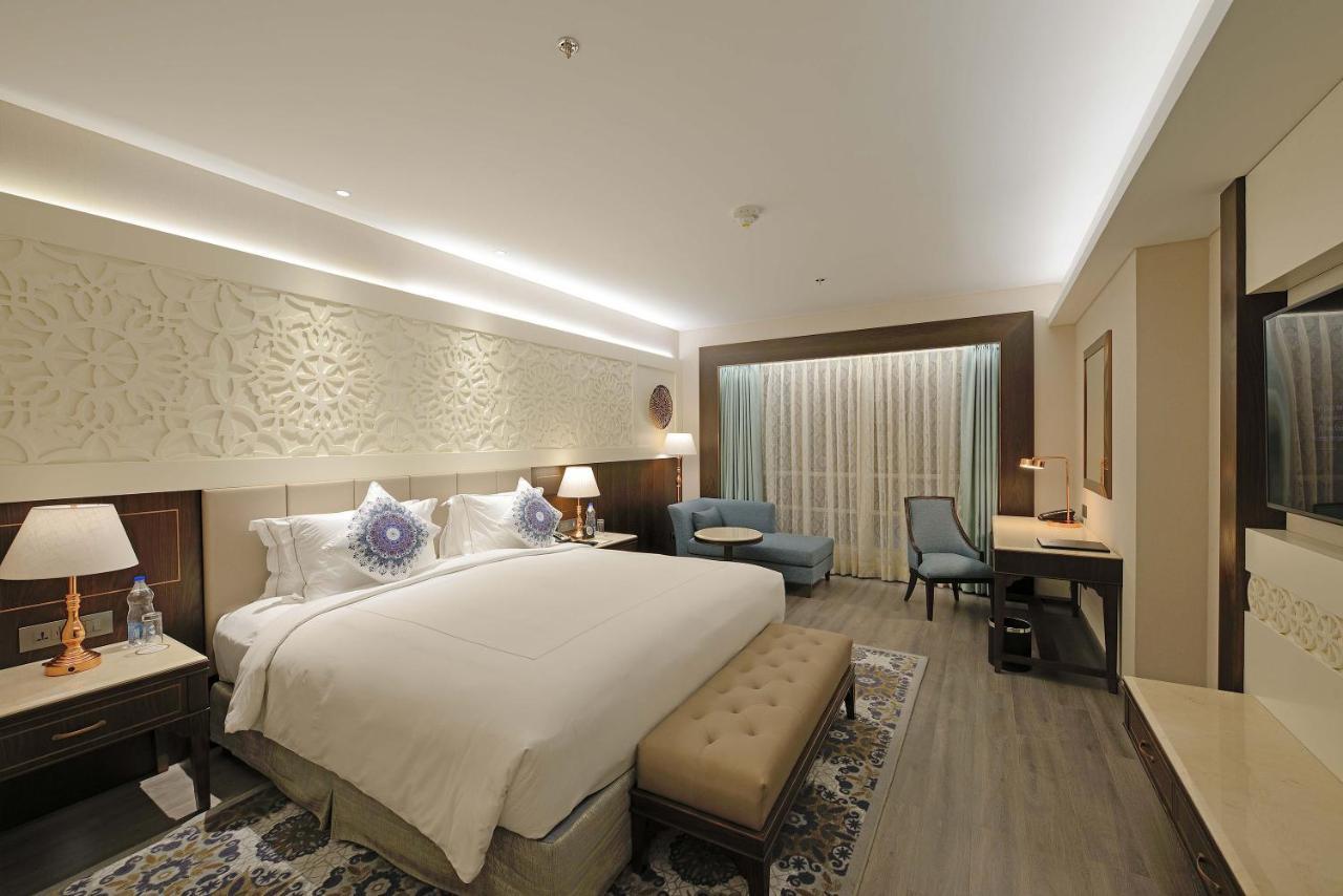 Hotel Taj Skyline Ahmedabad Esterno foto Deluxe Room
