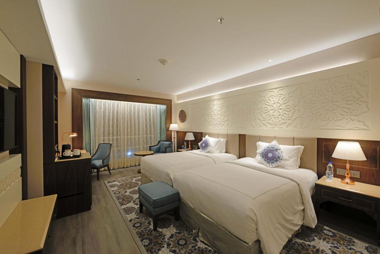 Hotel Taj Skyline Ahmedabad Esterno foto Deluxe Room