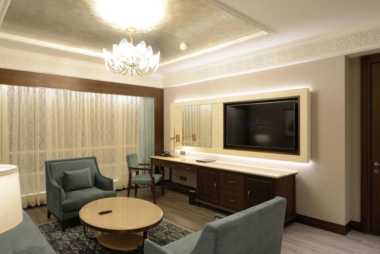 Hotel Taj Skyline Ahmedabad Esterno foto A suite at the hotel
