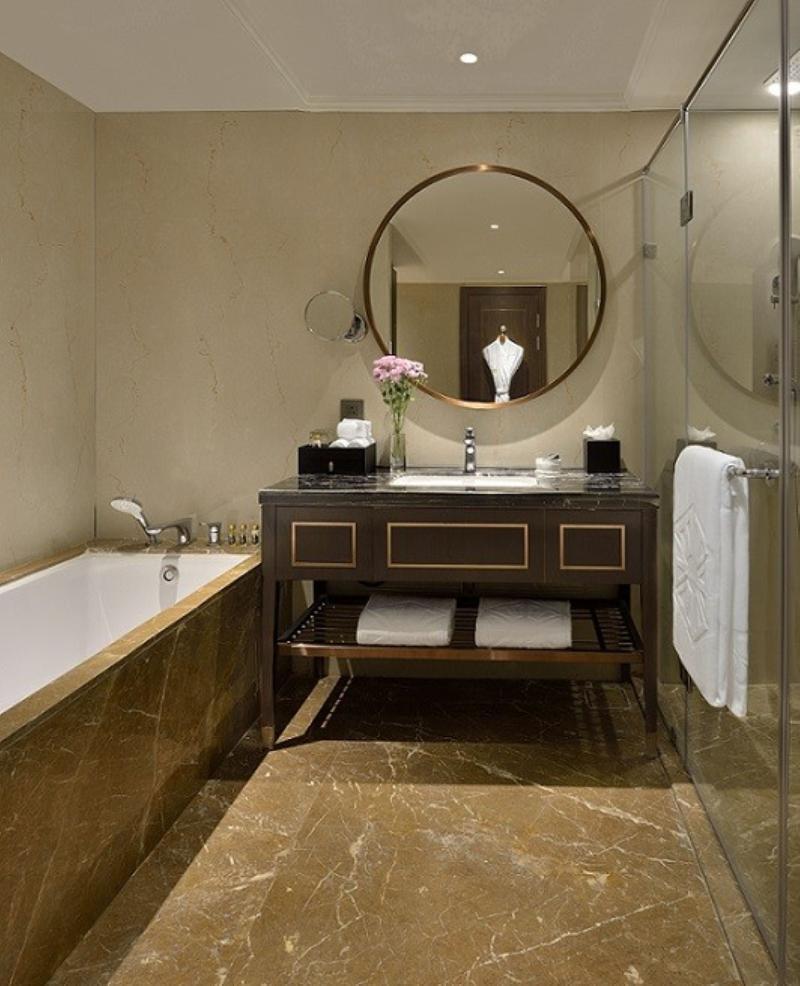 Hotel Taj Skyline Ahmedabad Esterno foto Bathroom